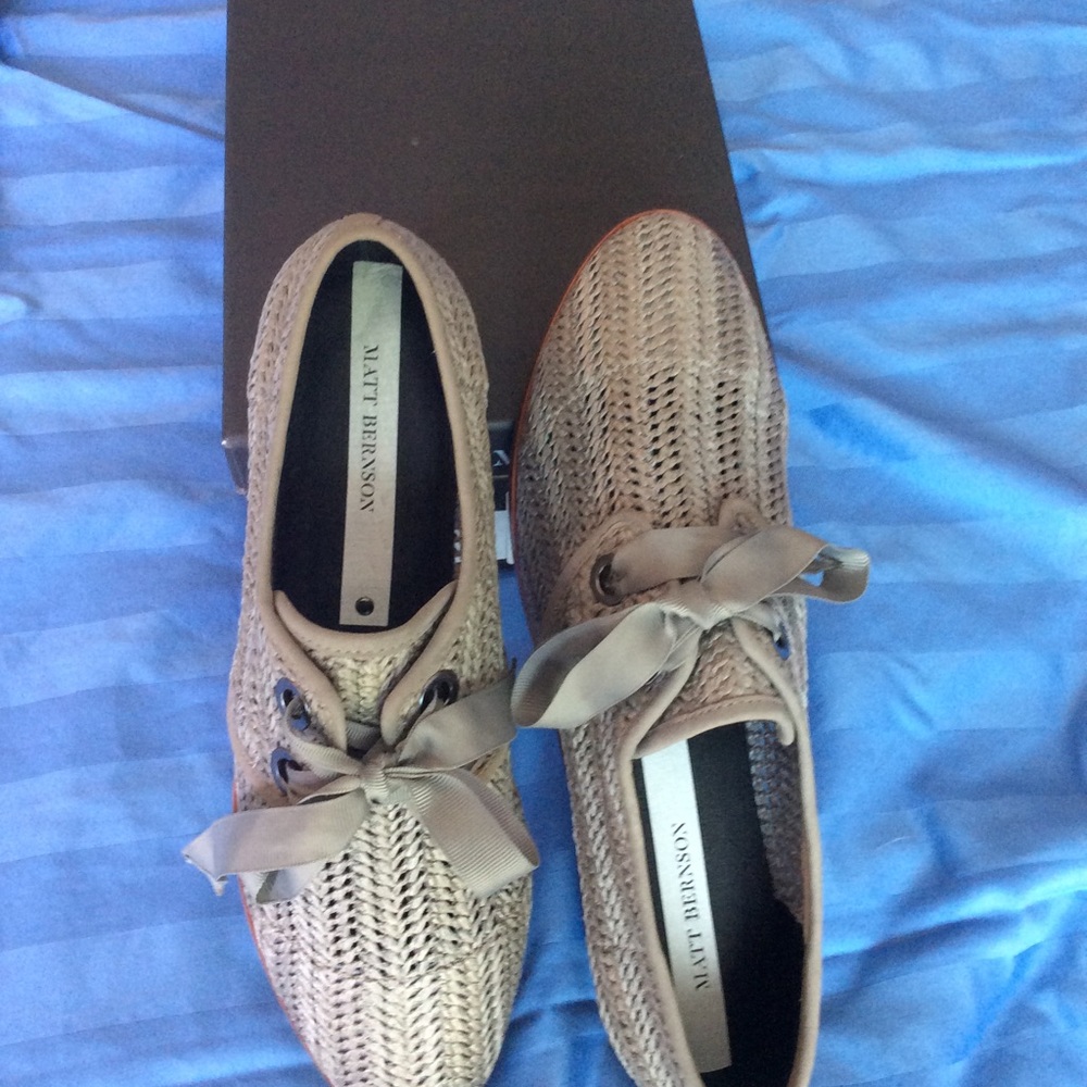 NWOT. Matt Bernson  raffia shoes size 9